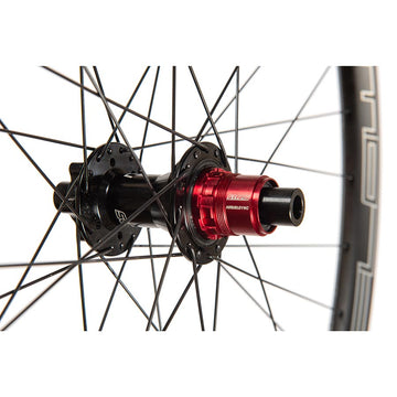 Stans No Tubes Flow CB7 Wheel Rear 29'' / 622 Holes: 32 12mm TA 148mm Disc IS 6-bolt SRAM XD-R